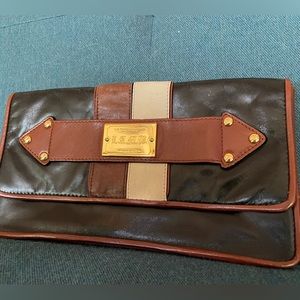 L.A.M.B clutch